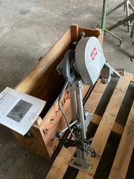 Und, noch mal ein Widos-System: Eine Widos-350-Umlaufkreissäge. (Bild: Surplex)