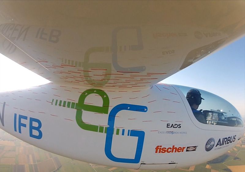 Im Verlauf des Wettbewerbs hatten die konventionell motorisierten Konkurrenten keine Chance gegen das Stuttgarter Energiesparwunder: Bei gleicher Reisegeschwindigkeit verbraucht der E-Flieger nur ein Fünftel der Energie verglichen mit herkömmlichen Zweisitzern. (Bild: Uni Stuttgart)