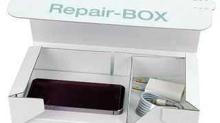 Speziell für den Repair-Bereich wurde „Varioflap“ mit Beipack entwickelt. Geräte wie Smartphones können samt Zubehör durch das integrierte Beipackfach sicher verstaut werden. (Romwell)