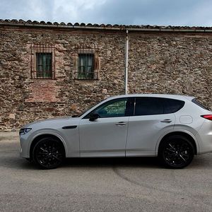 Das SUV ist mit einer Länge von 4,8 Metern gut 20 Zentimeter länger als der CX-5.(Bild:  Mauritz – »kfz-betrieb«)