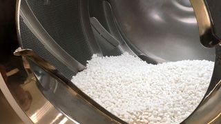 Demonstration des Coating-Prozesses im Lödige-Technikum (PROCESS/Wühr)