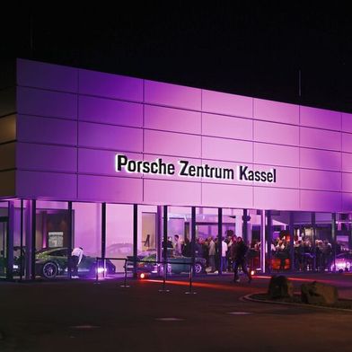 In Kassel hat die Glinicke-Gruppe am Freitag, 16. Januar, ihr neues Porsche-Zentrum eröffnet. (Bild: Ulf Schaumlöffel)