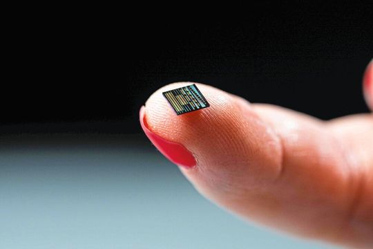 Prototype de puce photonique TFLN.(Source :  CSEM)