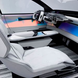 Der Fußboden besteht aus recyceltem Plastik von Milchflaschen oder Kunststoffrohren.(Bild:  Renault)