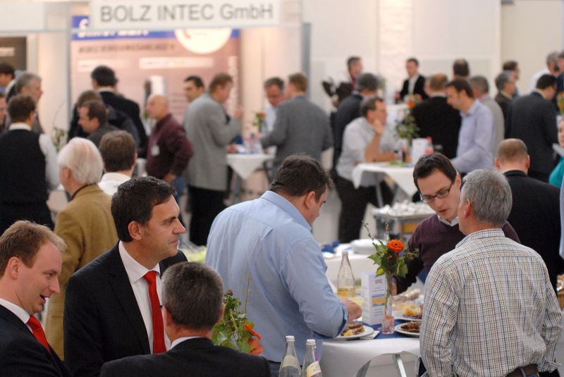 Impressionen vom Pumpen- und Schüttgutforum: Expertenaustausch bei Speis und Trank  (Bild: PROCESS)