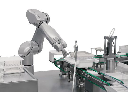 Con un control durante el proceso (IPK) del 100 %, SynTiso permite procesar hasta 600 jeringas, viales o cartuchos por minuto.(Imagen: Syntegon)