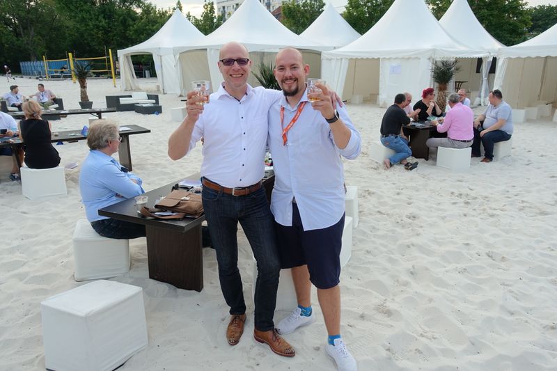 Beach Boys unter sich, Thorsten Kaiser mit Philipp Formella (Riverbed). (Bild: IT-BUSINESS)