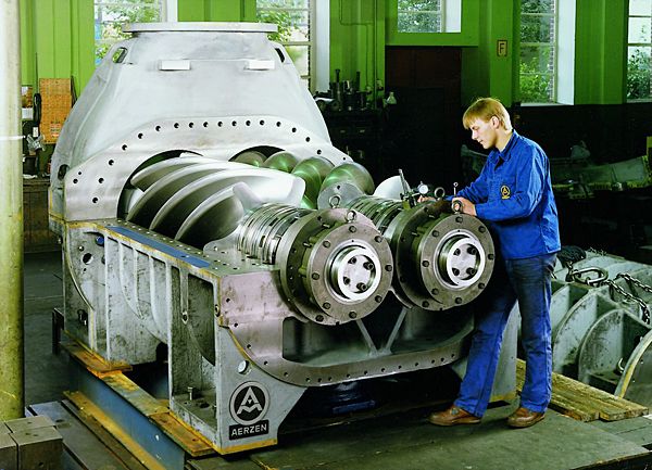 Montage von Schraubenverdichtern. (Bild: Aerzener Maschinenfabrik)