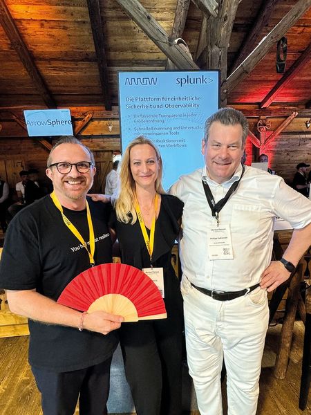 Johann Hanek (l.) fächert gerne für Lucia Kral (beide Splunk) und Philipp Sabionski (Arrow). (Bild: Vogel IT-Medien GmbH)