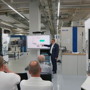Impressionen bei Mapal in Aalen zu den neuesten Entwicklungen für die Sicherung der Zukunft bei der Zerspanung. Vieles davon wird übrigens auf der EMO Hannover 2025 zu sehen sein ...(Bild:  P. Königsreuther)