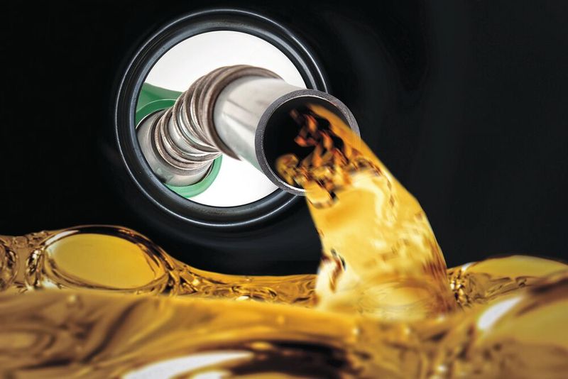 Antriebsvielfalt im Auto: batterieelektrisch, mit Wasserstoff – und mit synthetischen Kraftstoffen? Antriebsvielfalt im Auto: batterieelektrisch, mit Wasserstoff – und mit synthetischen Kraftstoffen?
