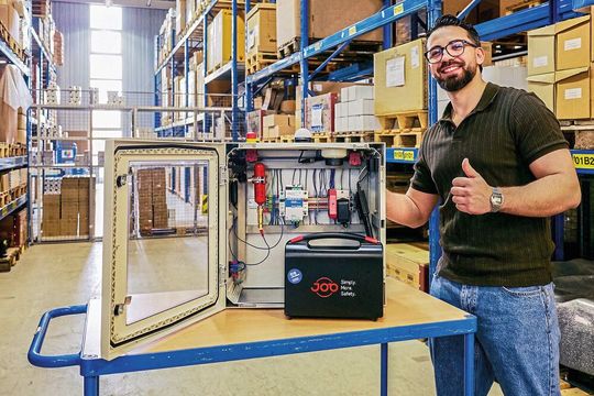 Das kompakteste automatische Löschsystem der Welt: statt auf einen Rauchmelder zu warten, bekämpft es das Feuer an seinem Ursprungsort, im Moment seiner Entstehung. (Bild:  Carl Geisser)