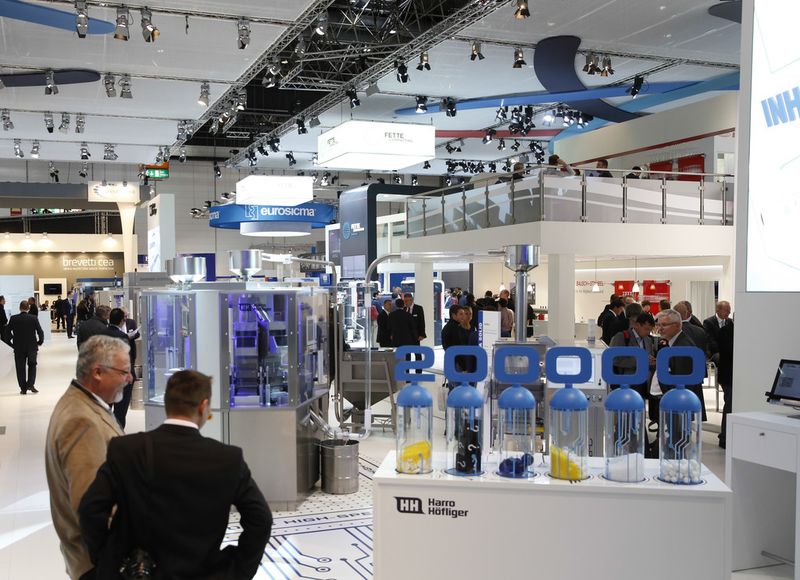 Interpack 2014: Ob Prozesse und Maschinen für das Verpacken oder die Verarbeitung, ob Packstoffe, Packmittel und die Packmittelherstellung oder Dienstleistungen für die verpackende Wirtschaft – auf der Interpack 2014 präsentieren 2.700 Aussteller aus über 60 Ländern ihre Ideen, Konzepte und technologischen Visionen.  (Messe Düsseldorf)
