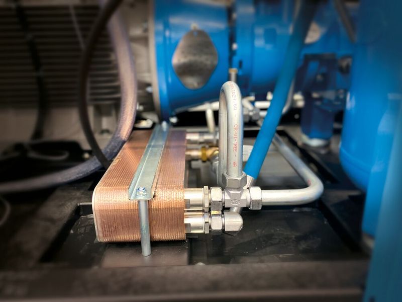 Der Einsatz von Komponenten zur Wärmerückgewinnung ist sowohl für öleinspritzgekühlte als auch bei ölfreien Schraubenkompressoren möglich.  (Bild: Boge)