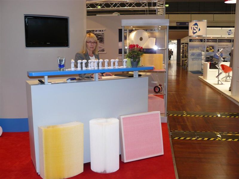 Irema Filter präsentierte auf der Filtech Mini Pleats: In eigenen Plissiermaschinen werden die Filtermedien gefaltet und zusätzlich mit einem Abstandhalter versehen. Das bringt Vorteile in puncto Festigkeit und Luftdurchlässigkeit. (Archiv: Vogel Business Media)