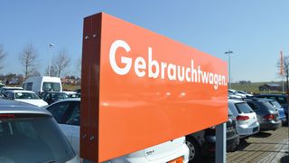 Die Zahl der Pkw-Besitzumschreibungen steigt seit einigen Monaten deutlich an. (Foto: Achter – VCG)