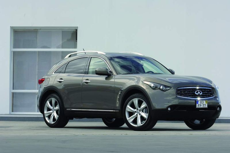 Der Infiniti FX ist ein Crossover, der dem Hersteller zufolge Leistung mit Stil kombinieren soll. (Archiv: Vogel Business Media)