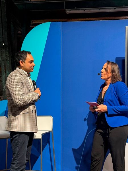 Sylvia Lösel (IT-BUSINESS) moderiert die Healthcare-Session, hier im Austausch mit Arshad Farhad (Dell). (Bild: Vogel IT-Medien GmbH)