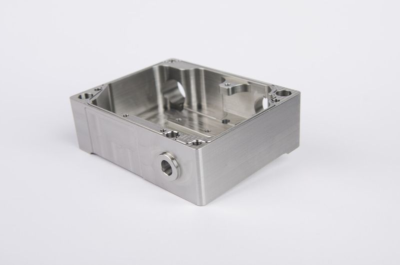 Gehäuse aus rostfreiem Stahl 1.4301, ebenfalls Vollmaterial gefräst. Anwendungsbereich: Elektronik (Bild: Soluma)