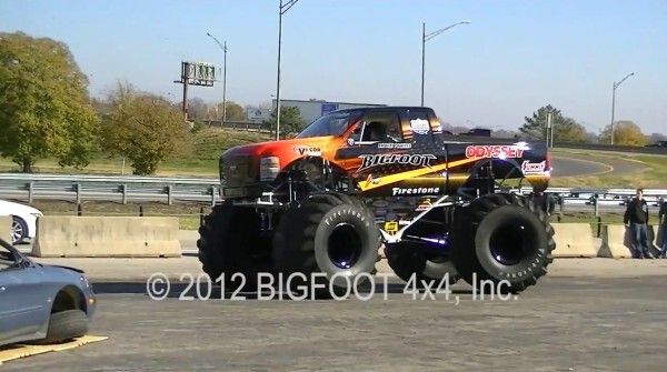 Der Bigfoot 20: der weltweit erste Monstertruck mit Elektroantrieb macht mit über 260 kW und 1100 Nm Autos umweltschonend platt (Bild: Bigfoot 4x4 Inc.)