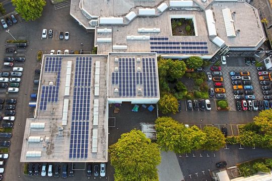 Das Autohaus Hans Brandenburg verkauft in Hilden bislang BMW und Mini. Künftig wird es dort auch Kia-Fahrzeuge geben. Hilden ist für Brandenburg der zweite Kia-Standort nach Mettmann.(Bild:  Hans Brandenburg)