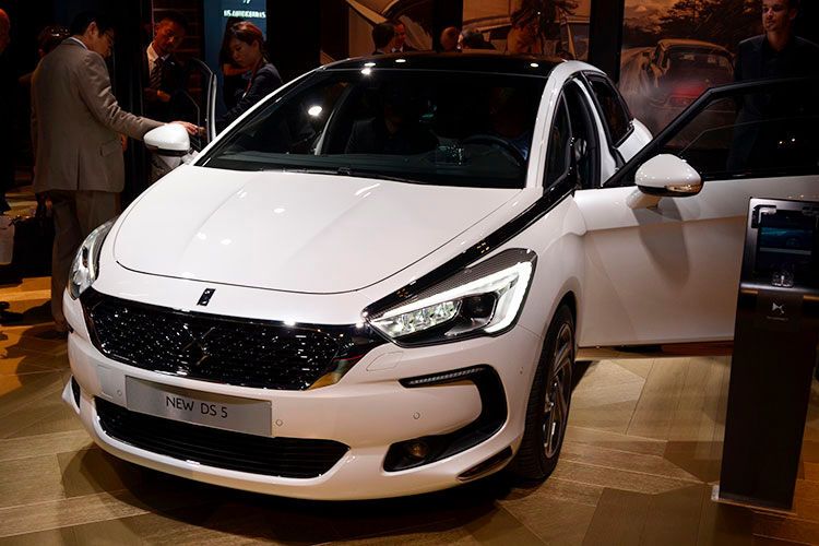 Wer vier sagt, muss auch fünf sagen. Dachte sich wohl auch der Premium-Ableger von Citroën und rückte auch den DS 5 ins Rampenlicht. (Foto: Seyerlein)