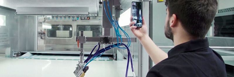 Support per AR ist in Corona-Zeiten, wo Reisen gar nicht oder nur unter großem Zeitaufwand möglich ist, eine große Hilfe. (Bild:  Venjakob)