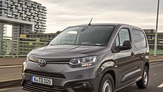 Mit dem Proace City bedient Toyota nach eigenen Angaben ab dem 1. April eine Marktnische namens „Compact Duty Van“. (Bild: Toyota)