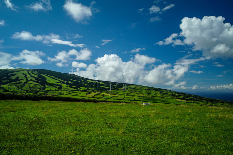 Azoreninsel Faial ordert Mikronetz-Steuerung von ABB für Windkraftkapazitäten. (ABB)
