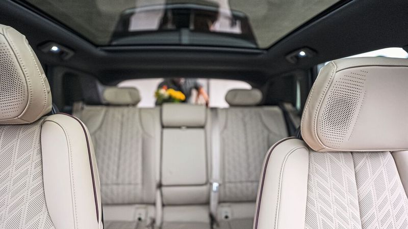 Der Innenraum ist edel gestaltet. (Bild: Cadillac)