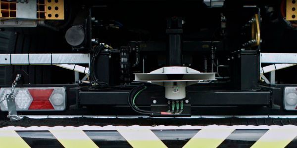 Lasersensoren erkennen Hindernisse auf der Fahrbahn und stoppen das Fahrzeug (Kamag)