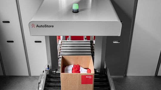 Nowaste Logistics ist der erste Autostore-Kunde, der die neue Autocase-Lösung einsetzt. Geliefert und installiert wurde das Ganze von Swisslog.(Bild:  Marius Beck Dahle)