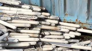 Nächste Stufe des Leuchtstofflampenverbots: Seit dem 25. Februar dürfen alle Kompaktleuchtstofflampen mit Stecksockel für KVG/VVG und EVG sowie T5- und T9-Leuchtstofflampen in Ringform nicht mehr in Verkehr gebracht werden. (Bild: (c) Paylessimages - stock.adobe.com)