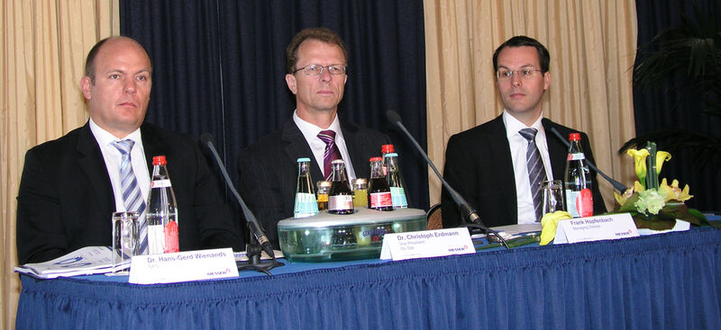 Podium von links: Dr. Hans-Gerd Wienands, CFO, Dr. Christoph Erdmann, Vice President On Site, Frank Hopfenbach  (Bild: PROCESS)