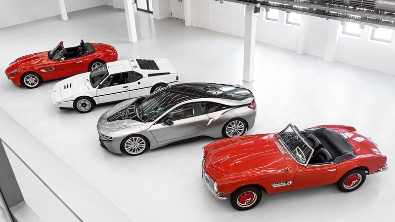 Ein paar Meilensteine der 90-jährigen Tradition des Sportwagenbaus bei BMW: die Ikonen BMW Z8 (ab 2000), BMW M1 (ab 1978), BMW i8 (ab 2014) und BMW 507 (ab 1955)(Bild:  WWW.WILFRIEDWULFF.COM)