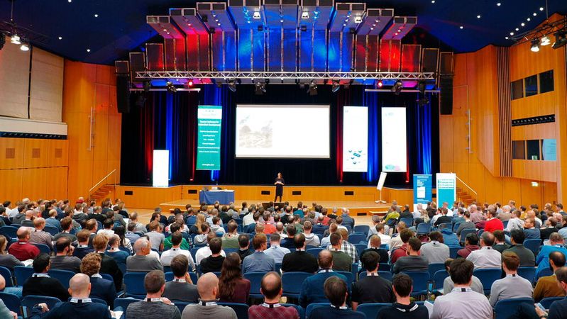 Reichen Sie Ihren Vortrag für den ESE Kongress 2026 ein. Jahr für Jahr trifft treffen sich 1200 Teilnehmer aus der Embedded-Software-Community in Sindelfingen zu Deutschlands größtem Fachkongress rund um das Thema Software Engineering.(Bild:  Nicolas Det)