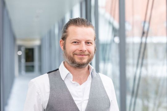 Christian Zacherl vom Fraunhofer Institut für Verfahrenstechnik und Verpackung (IVV)(Bild:  Fraunhofer IVV)