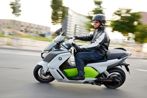 Wie sämtliche Fahrzeuge von BMW Motorrad besitzt auch der C evolution bereits serienmäßig das Sicherheitsplus ABS in Verbindung mit leistungsstarken Scheibenbremsen. (BMW)