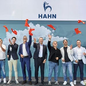 Auf einen guten Start!(Bild:  Hahn-Gruppe)