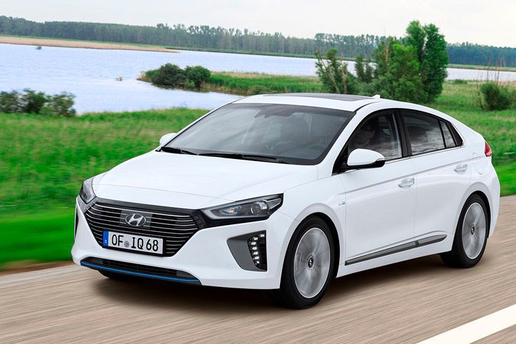 Der Hyundai Ioniq ist ab Oktober als Hybrid erhältlich. (Hyundai)