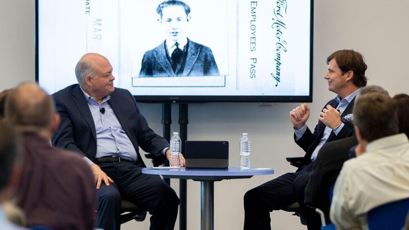 Jim Hackett (li.) tritt als Ford-Chef ab, auf ihn folgt Jim Farley (re.).(Bild:  Ford)