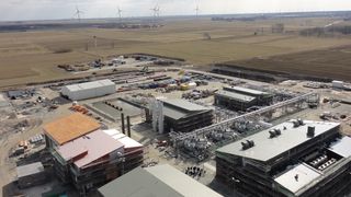 Der Erdgasspeicher der EWE Gasspeicher hat planmäßig im Frühjahr dieses Jahres in Jemgum seinen Betrieb aufgenommen – ausgestattet mit Automatisierungstechnik von ABB. (Bild: ABB)