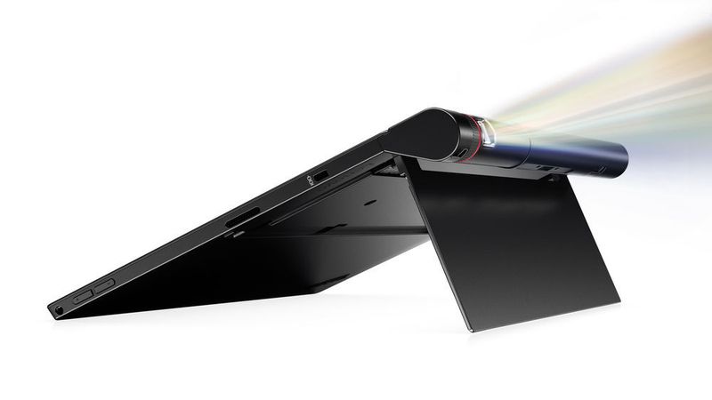 Lenovo zeigte gleich drei Thinkpad-X1-Geräte: Ein modular erweiterbares 2-in-1-Tablet mit 12-Zoll-Display (im Bild), das X1 Yoga mit 14-Zoll-OLED-Panel und das leichter gewordene X1 Carbon als klassisches Clamshell-Notebook. Alle drei Geräte warten mit Skylake-CPUs und mit WiGig-Unterstützung auf.  (Lenovo)
