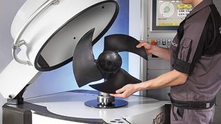 Ob in der Werkstatt oder im Produktionsbereich: Manuell, halb- oder vollautomatisch bietet die vertikale Auswuchtmaschine Viro eine ausgewogene Kombination aus hoher Flexibilität, guter Ergonomie und nochmals verbesserter Genauigkeit sein. (Archiv: Vogel Business Media)
