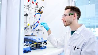 schlenk-line-regular-distillation-under-an-inert-atmosphere-1140x640 (Dr. Andryj Borys)