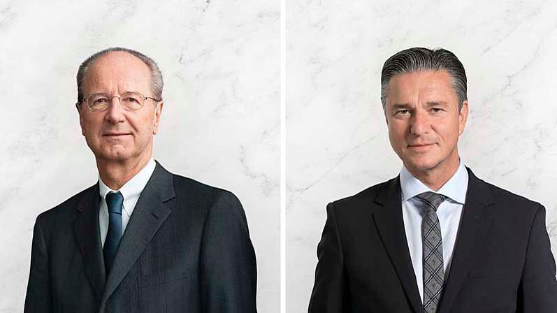 Können sich wieder über positive Zahlen freuen: (v.li.) der Vorstandsvorsitzende der Porsche SE, Hans Dieter Pötsch, und Beteiligungsvorstand Lutz Meschke.(Bild:  Porsche SE)