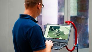 Die Software sorgt für die präzise Anpassung der Werkzeugbahnen. (Bild: Toolcraft AG)