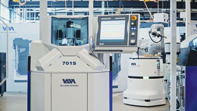Connectivité des machines et industrie 4.0 : cellule de production robotisée complètement intégrée, composée de plusieurs centres d’usinage 701S, d’un robot et d’une zone logistique. (Willemin-Macodel SA)