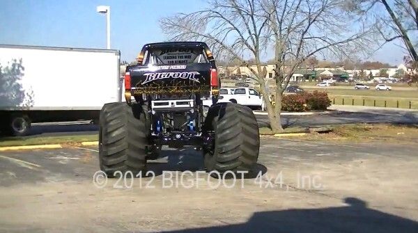 Der Bigfoot 20: der weltweit erste Monstertruck mit Elektroantrieb macht mit über 260 kW und 1100 Nm Autos umweltschonend platt (Bild: Bigfoot 4x4 Inc.)
