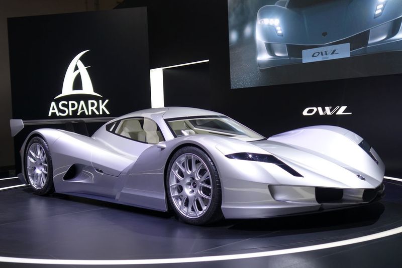 Der japanische Misch-Konzern Aspark hat den Owl als schnellstes Auto der Welt angekündigt. Fest steht: Der Elektrosportwagen mit Carbonkarosserie ist sehr schnell. Von 0 auf 100 sprintet er laut Hersteller in weniger als zwei Sekunden. (Wehner / »kfz-betrieb«)